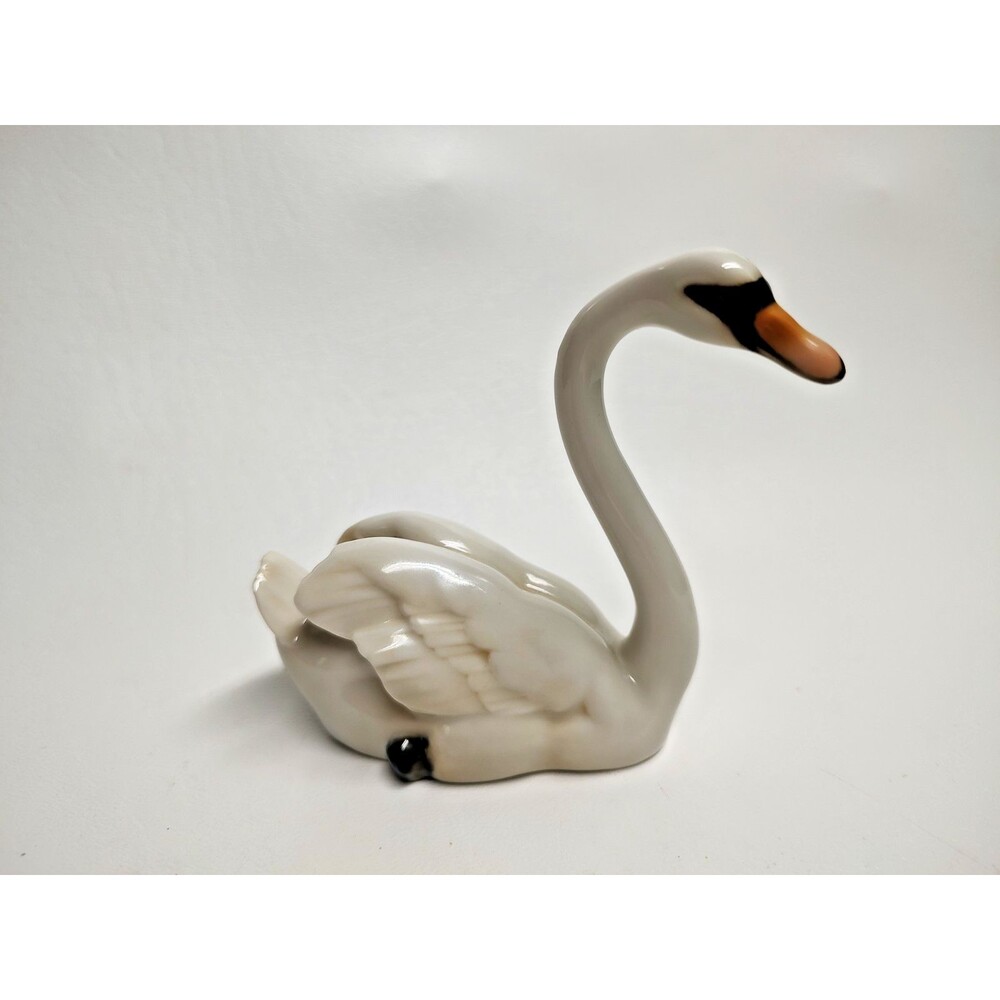 Vintage Hutschenreuther Porcelain Swan Figurine Selb 3.75" x 3.75"